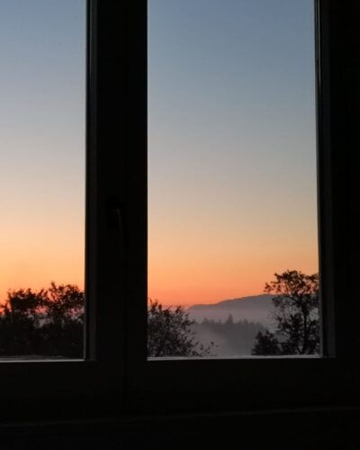 lever de soleil par la fenêtre